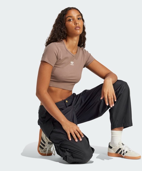 adidas（アディダス）の「エッセンシャルズ リブ Tシャツ / アディダスオリジナルス adidas Originals（Tシャツ/カットソー・レディース・ブラック/ホワイト/ブラウン/ホワイト系その他・X-SMALL/X-LARGE/SMALL/MEDIUM/LARGE/XX-LARGE）」の17枚目の写真