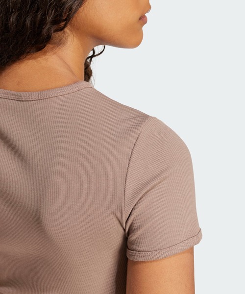 adidas（アディダス）の「エッセンシャルズ リブ Tシャツ / アディダスオリジナルス adidas Originals（Tシャツ/カットソー・レディース・ブラック/ホワイト/ブラウン/ホワイト系その他・X-SMALL/X-LARGE/SMALL/MEDIUM/LARGE/XX-LARGE）」の16枚目の写真