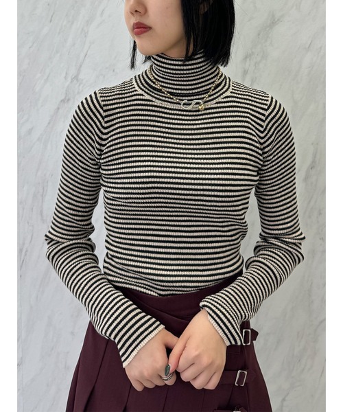 jouetie（ジュエティ）の「ベーシックカラータートルニット/赤ニット（ニット/セーター・レディース・ブラック/ネイビー/パープル/ピンク/レッド/ブルー/アイボリー/その他1・MEDIUM）」の8枚目の写真