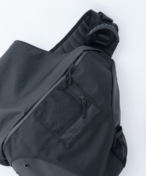 Nanmo.(ナンモ)の「NYLON ONE SHOULDER BAG / ナイロンワンショルダーバッグ(ショルダーバッグ・メンズ・ブラック・FREE)」の3枚目の写真