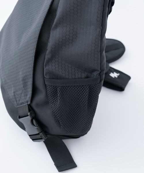 Nanmo.(ナンモ)の「NYLON ONE SHOULDER BAG / ナイロンワンショルダーバッグ(ショルダーバッグ・メンズ・ブラック・FREE)」の5枚目の写真