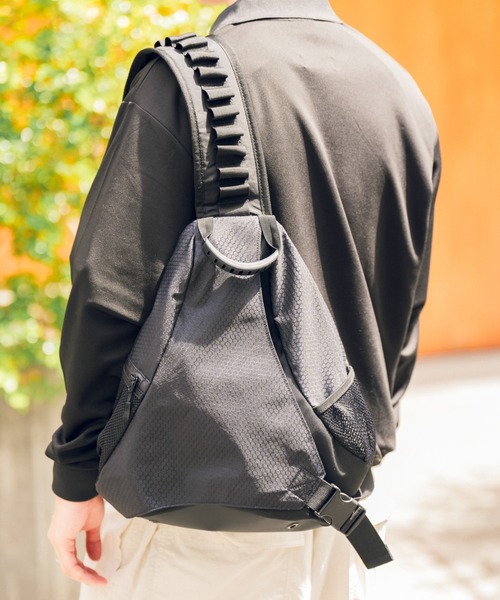 Nanmo.(ナンモ)の「NYLON ONE SHOULDER BAG / ナイロンワンショルダーバッグ(ショルダーバッグ・メンズ・ブラック・FREE)」の13枚目の写真