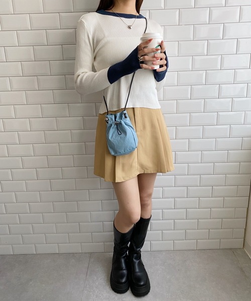 LOVALOT(ラバロット)の「ナイロン調 巾着 ギャザー ミニショルダーバッグ(ショルダーバッグ・レディース・ピンク/ベージュ/カーキ/ブラック/オフホワイト/ブルー・FREE)」の19枚目の写真