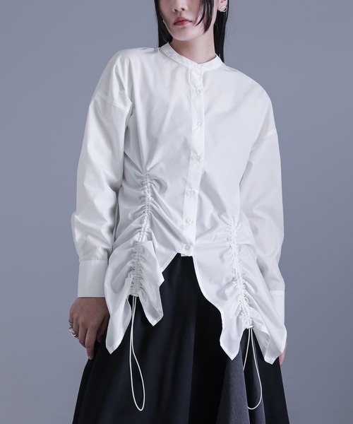 kOhAKU（コハク）の「『ドロストデザインシャツ』（シャツ/ブラウス・レディース・オフホワイト/ブラック・2/1）」の10枚目の写真