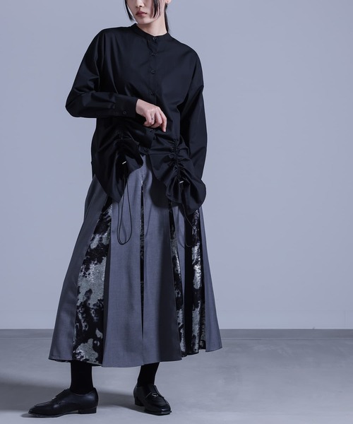 kOhAKU（コハク）の「『ドロストデザインシャツ』（シャツ/ブラウス・レディース・オフホワイト/ブラック・2/1）」の4枚目の写真