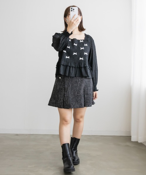 CLETTE（クレット）の「シャーリングリボンブラウス（シャツ/ブラウス・レディース・ブラック/オフホワイト/モカ・LL/3L/4L）」の20枚目の写真