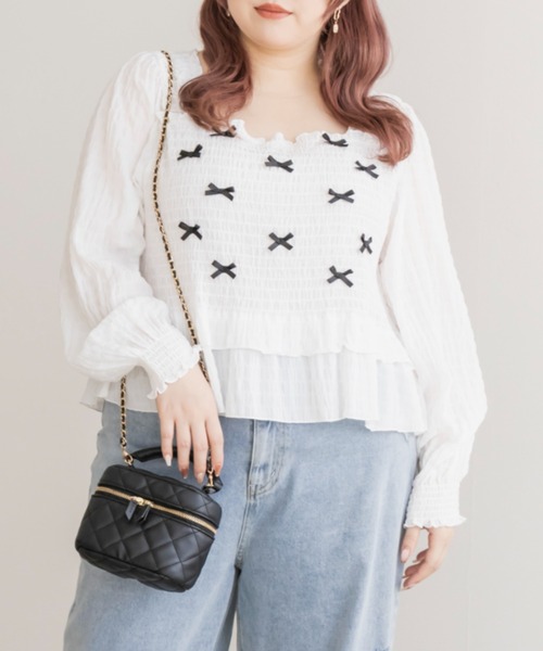 CLETTE（クレット）の「シャーリングリボンブラウス（シャツ/ブラウス・レディース・ブラック/オフホワイト/モカ・LL/3L/4L）」の5枚目の写真