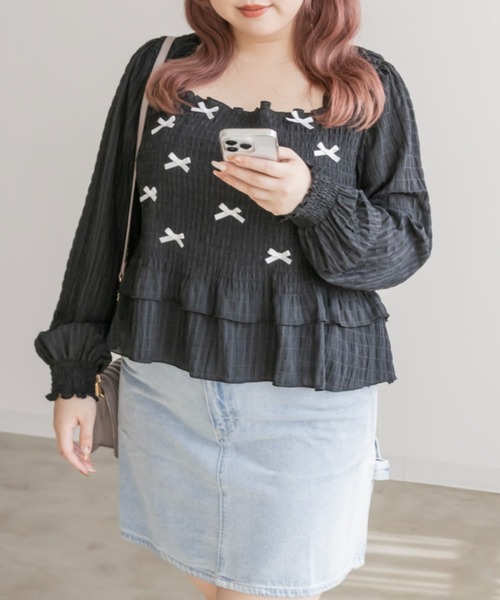 CLETTE（クレット）の「シャーリングリボンブラウス（シャツ/ブラウス・レディース・ブラック/オフホワイト/モカ・LL/3L/4L）」の9枚目の写真