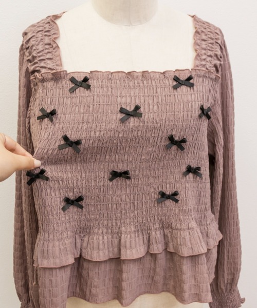 CLETTE（クレット）の「シャーリングリボンブラウス（シャツ/ブラウス・レディース・ブラック/オフホワイト/モカ・LL/3L/4L）」の15枚目の写真