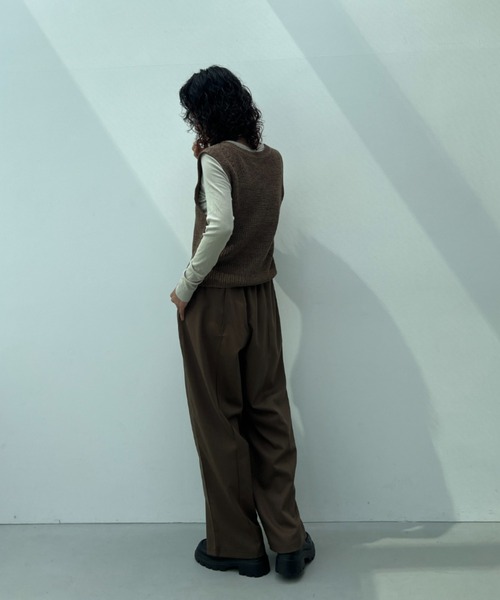 y/m(イム)の「フロントピンタックイージーパンツ(スラックス・レディース・ブラウン/ブラック・FREE)」の14枚目の写真