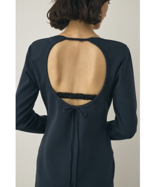 M_(エムアンダーバー)の「リサイクルポリエステル使用 経年劣化の少ないニット 背中開きデザインのドレス(ワンピース・レディース・アイボリー/ブラック/ネイビー・1/2)」の22枚目の写真