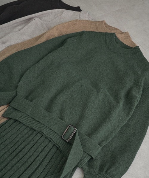 HUG.U(ハグユー)の「3点セット ぽわん袖トップス プリーツスカート ベルト ニットセットアップ(セットアップ・レディース・ダークグリーン/ダークブラウン/ライトグレー/ブラック・FREE)」の17枚目の写真