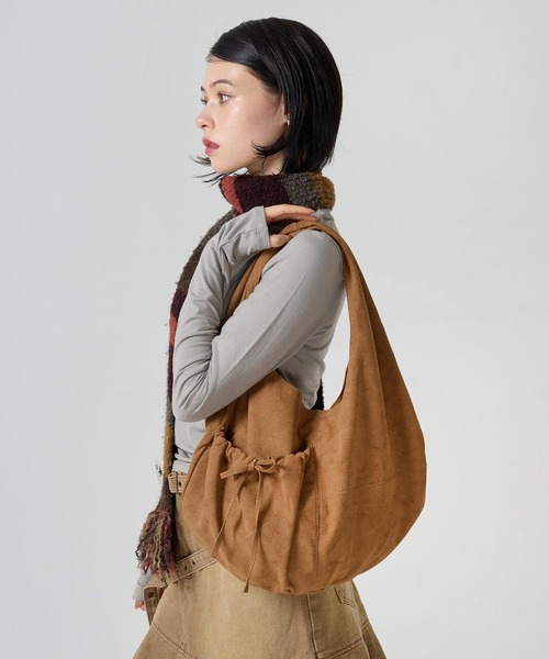 TINA：JOJUN（ティーナジョジュン）の「フェイクスエード サークルハンドバッグ TINA：JOJUN（ハンドバッグ・レディース・パープル/ブラウン・F）」の7枚目の写真