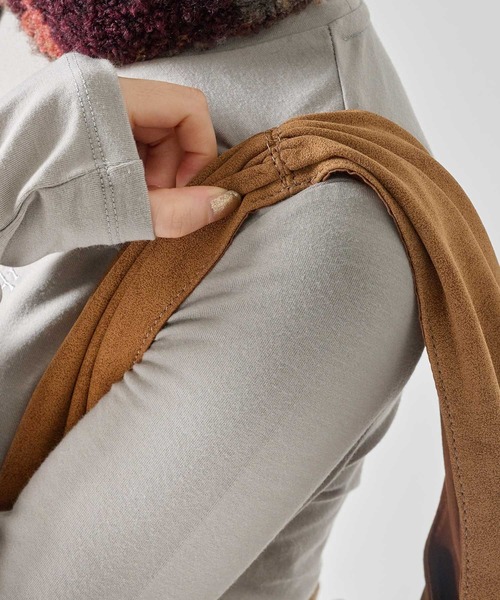 TINA：JOJUN（ティーナジョジュン）の「フェイクスエード サークルハンドバッグ TINA：JOJUN（ハンドバッグ・レディース・パープル/ブラウン・F）」の4枚目の写真