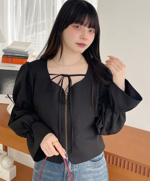 Ada.(エイダ)の「ハートネック キャンディースリーブ リボンデザイン ジップ ブラウス ジャケット(シャツ/ブラウス・レディース・ブラック/グレー/ブラウン・FREE)」の2枚目の写真