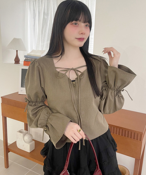Ada.(エイダ)の「ハートネック キャンディースリーブ リボンデザイン ジップ ブラウス ジャケット(シャツ/ブラウス・レディース・ブラック/グレー/ブラウン・FREE)」の10枚目の写真