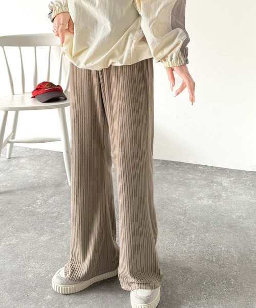 classicalelf(クラシカルエルフ)の「美脚魅せ。ウエストゴム起毛リラックスリブフレアパンツ(その他パンツ・レディース・ブラック/モカ/グレイッシュベージュ・X-LARGE/SMALL/MEDIUM/LARGE)」の17枚目の写真