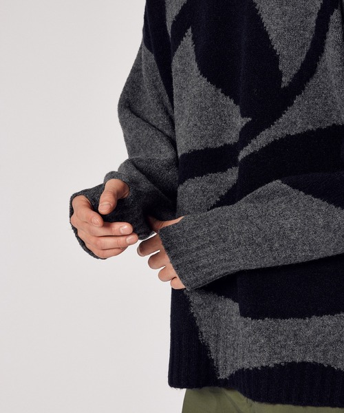 LANVIN en Bleu（ランバンオンブルー）の「【LANVIN en Bleu ESSENTIAL】MESLAY / “マルグリット” インターシャニット（ニット/セーター・メンズ・ワインレッド/グレイッシュベージュ/グレー・MEDIUM/LARGE/X-LARGE）」の16枚目の写真