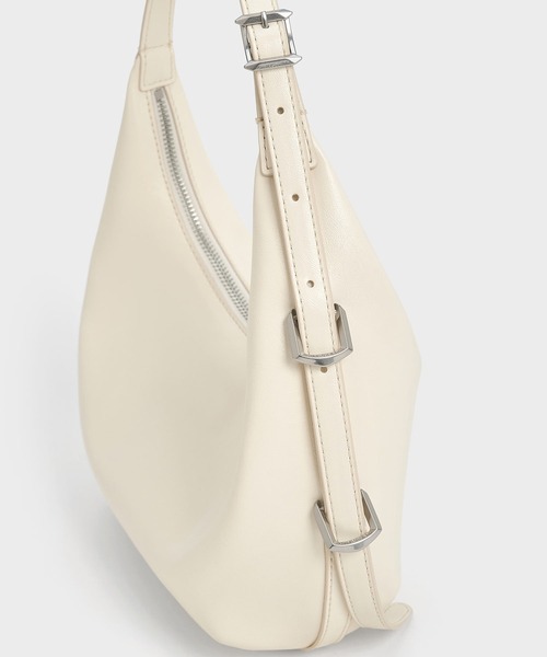 CHARLES & KEITH(チャールズ & キース)の「Bryna ブライナ カーブホーボーバッグ(ショルダーバッグ・レディース・シルバー/スミクロ/クリーム/ワインレッド・M)」の7枚目の写真