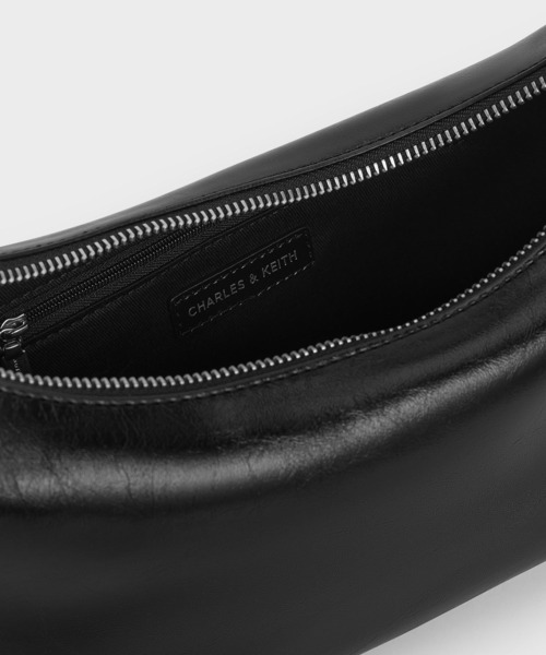 CHARLES & KEITH(チャールズ & キース)の「Bryna ブライナ カーブホーボーバッグ(ショルダーバッグ・レディース・シルバー/スミクロ/クリーム/ワインレッド・M)」の11枚目の写真