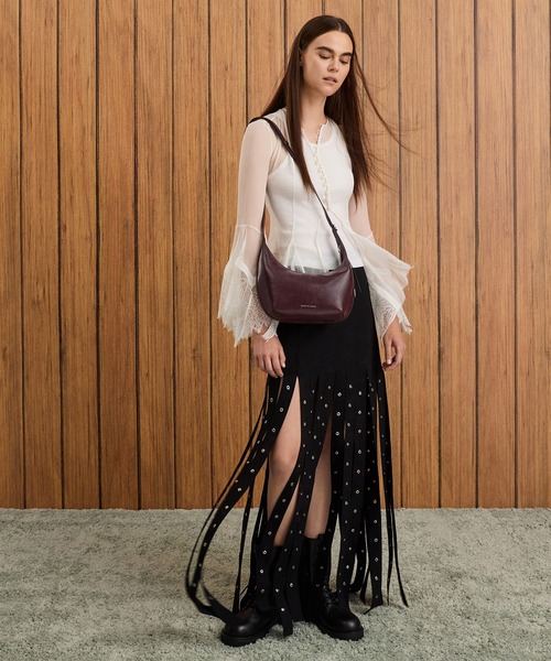 CHARLES & KEITH(チャールズ & キース)の「Bryna ブライナ カーブホーボーバッグ(ショルダーバッグ・レディース・シルバー/スミクロ/クリーム/ワインレッド・M)」の19枚目の写真