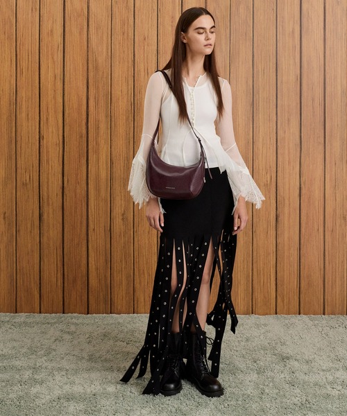 CHARLES & KEITH(チャールズ & キース)の「Bryna ブライナ カーブホーボーバッグ(ショルダーバッグ・レディース・シルバー/スミクロ/クリーム/ワインレッド・M)」の20枚目の写真