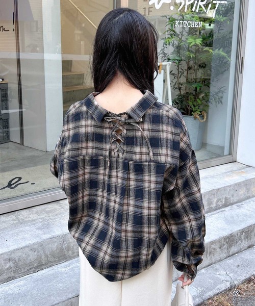 INGNI(イング)の「バックレースアップチェック柄裾タックシャツ(シャツ/ブラウス・レディース・ホワイト系2/ホワイト系その他2/ネイビー系2・M)」の22枚目の写真