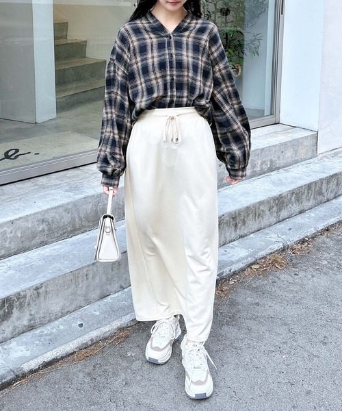 INGNI(イング)の「バックレースアップチェック柄裾タックシャツ(シャツ/ブラウス・レディース・ホワイト系2/ホワイト系その他2/ネイビー系2・M)」の21枚目の写真
