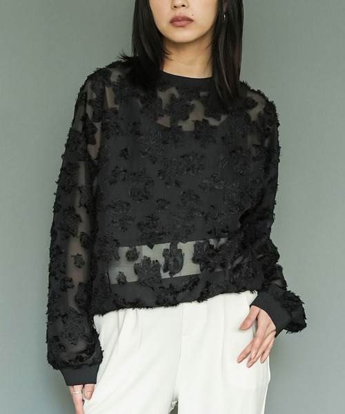 mili an deni(ミリアンデニ)の「シアー花柄プルオーバー(シャツ/ブラウス・レディース・アイボリー/ブラック・M)」の1枚目の写真