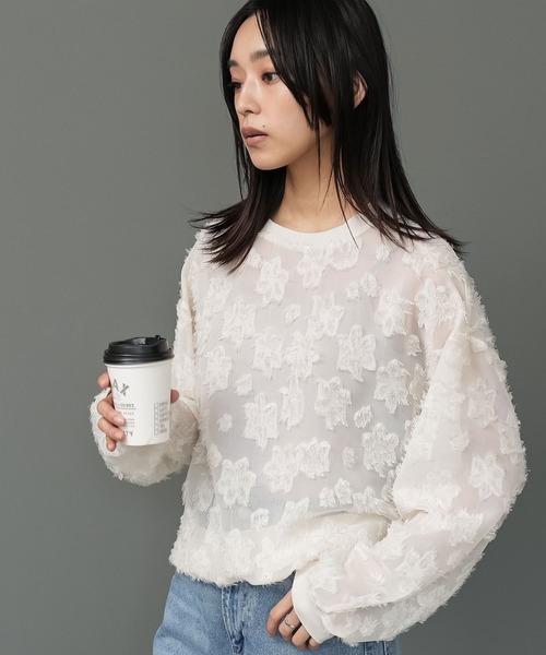 mili an deni(ミリアンデニ)の「シアー花柄プルオーバー(シャツ/ブラウス・レディース・アイボリー/ブラック・M)」の3枚目の写真