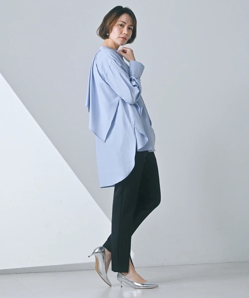 Bou Jeloud(ブージュルード)の「ショールレイヤーシャツ(シャツ/ブラウス・レディース・オフホワイト/ブルー・MEDIUM)」の20枚目の写真