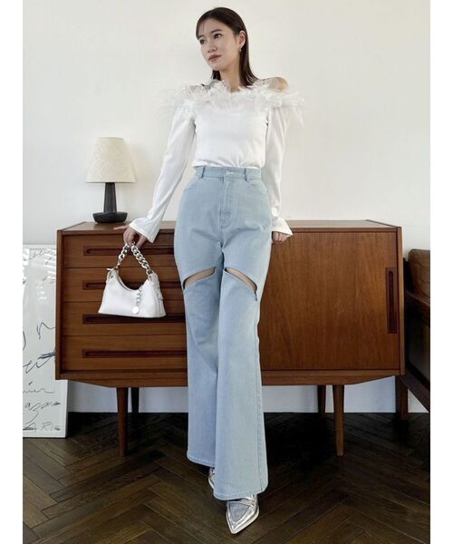 dazzlin(ダズリン)の「スリットフレアデニムパンツ(デニムパンツ・レディース・インディゴブルー/ブルー・SMALL/MEDIUM)」の4枚目の写真