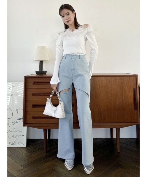 dazzlin(ダズリン)の「スリットフレアデニムパンツ(デニムパンツ・レディース・インディゴブルー/ブルー・SMALL/MEDIUM)」の5枚目の写真