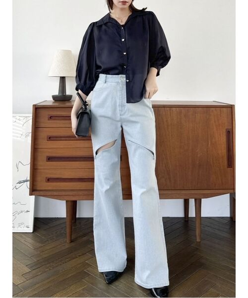 dazzlin(ダズリン)の「スリットフレアデニムパンツ(デニムパンツ・レディース・インディゴブルー/ブルー・SMALL/MEDIUM)」の9枚目の写真