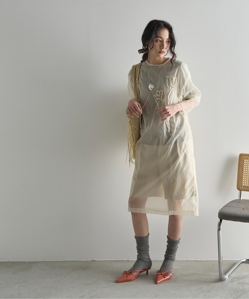 THE YOn（ザヨン）の「フラワーコード刺繍シアーワンピース（ワンピース・レディース・ミント/キャメル/アイボリー・FREE）」の4枚目の写真