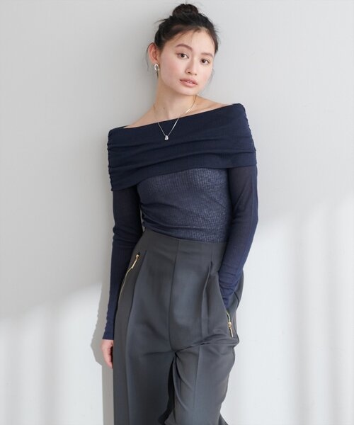 natural couture(ナチュラルクチュール)の「シアーギャザーオフショルプルオーバー(Tシャツ/カットソー・レディース・ネイビー/ブラック/ピンクベージュ/オフホワイト・FREE)」の1枚目の写真