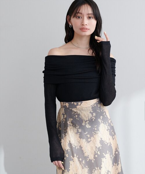 natural couture(ナチュラルクチュール)の「シアーギャザーオフショルプルオーバー(Tシャツ/カットソー・レディース・ネイビー/ブラック/ピンクベージュ/オフホワイト・FREE)」の10枚目の写真