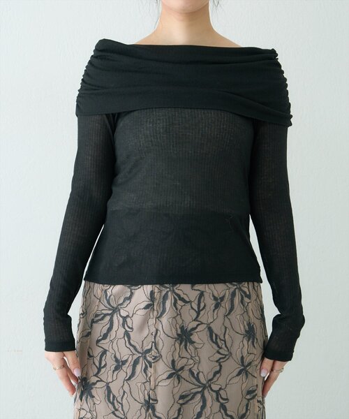 natural couture(ナチュラルクチュール)の「シアーギャザーオフショルプルオーバー(Tシャツ/カットソー・レディース・ネイビー/ブラック/ピンクベージュ/オフホワイト・FREE)」の12枚目の写真