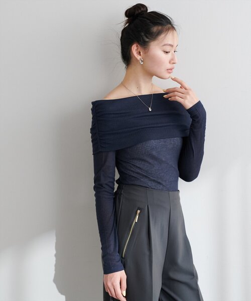 natural couture(ナチュラルクチュール)の「シアーギャザーオフショルプルオーバー(Tシャツ/カットソー・レディース・ネイビー/ブラック/ピンクベージュ/オフホワイト・FREE)」の19枚目の写真