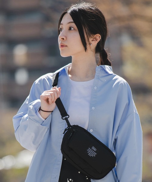 KiU（キウ）の「KiU/キウ 　300D FRONT POCKET MINI SHOULDER BAG（ショルダーバッグ・レディース・その他2/その他5/ダークグリーン/ブラック/その他4/その他8・FREE）」の2枚目の写真