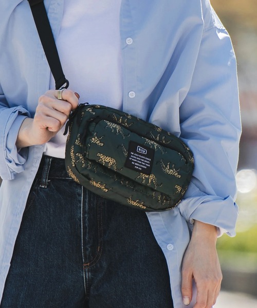 KiU（キウ）の「KiU/キウ 　300D FRONT POCKET MINI SHOULDER BAG（ショルダーバッグ・レディース・その他2/その他5/ダークグリーン/ブラック/その他4/その他8・FREE）」の3枚目の写真