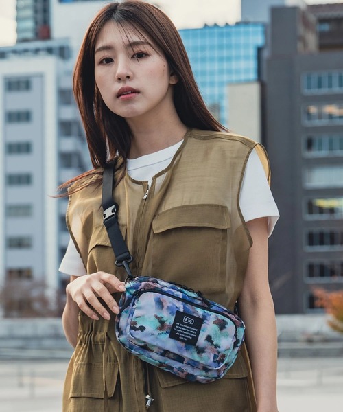 KiU（キウ）の「KiU/キウ 　300D FRONT POCKET MINI SHOULDER BAG（ショルダーバッグ・レディース・その他2/その他5/ダークグリーン/ブラック/その他4/その他8・FREE）」の14枚目の写真