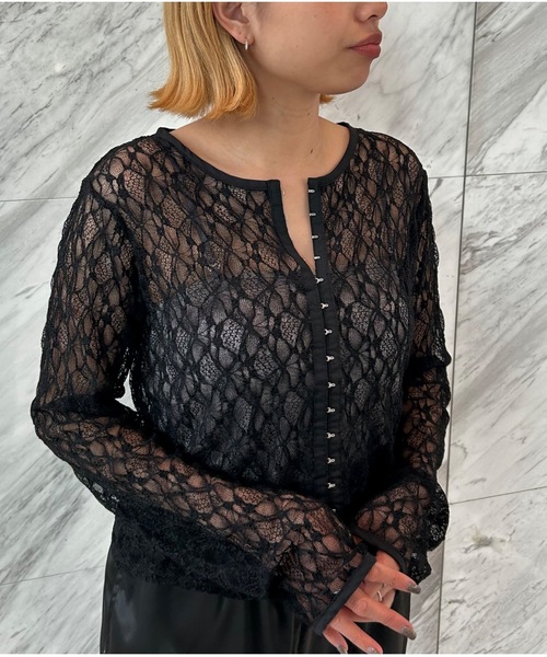 GALLEST（ギャレスト）の「【ZOZO限定】レースフロントホックカーディガン（カーディガン/ボレロ・レディース・ブラック/ホワイト・38）」の2枚目の写真