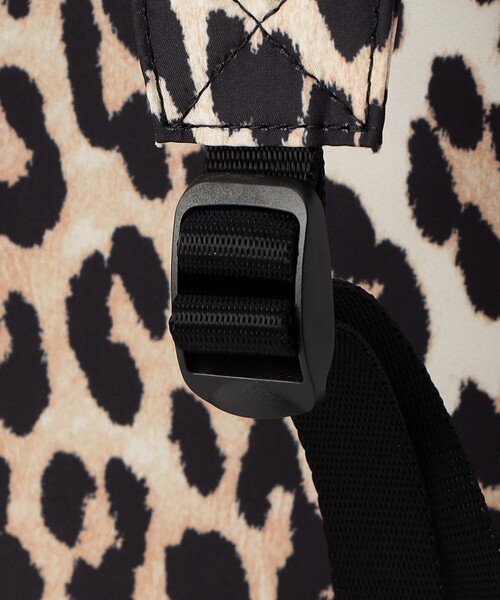 GANNI（ガニー）の「GANNI/ガニー Recycled Tech Backpack / A4755 / A4757 / ロゴ バックパック / A4（バックパック/リュック・レディース・レオパード/ブラック・ONE SIZE）」の3枚目の写真