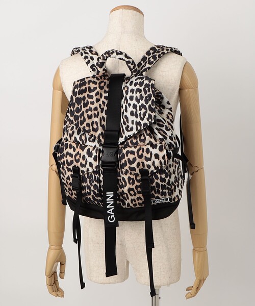 GANNI（ガニー）の「GANNI/ガニー Recycled Tech Backpack / A4755 / A4757 / ロゴ バックパック / A4（バックパック/リュック・レディース・レオパード/ブラック・ONE SIZE）」の8枚目の写真