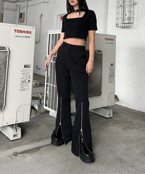LVEU.(ラブユ.)の「【LVEU.】ベルトチョーカーニットトップス / トップス ベルト ハイネック オープンネック カットソー クロップド ショート ブラック(Tシャツ/カットソー・レディース・ブラック・FREE)」の6枚目の写真