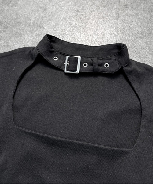 LVEU.(ラブユ.)の「【LVEU.】ベルトチョーカーニットトップス / トップス ベルト ハイネック オープンネック カットソー クロップド ショート ブラック(Tシャツ/カットソー・レディース・ブラック・FREE)」の9枚目の写真