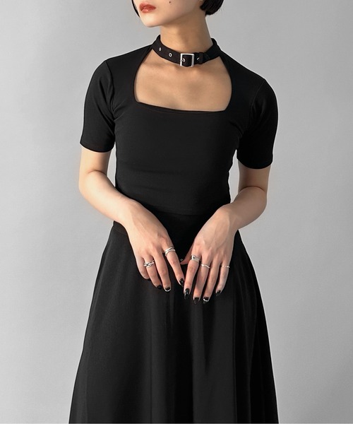 LVEU.(ラブユ.)の「【LVEU.】ベルトチョーカーニットトップス / トップス ベルト ハイネック オープンネック カットソー クロップド ショート ブラック(Tシャツ/カットソー・レディース・ブラック・FREE)」の18枚目の写真