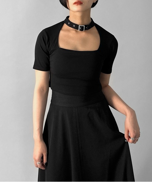 LVEU.(ラブユ.)の「【LVEU.】ベルトチョーカーニットトップス / トップス ベルト ハイネック オープンネック カットソー クロップド ショート ブラック(Tシャツ/カットソー・レディース・ブラック・FREE)」の21枚目の写真
