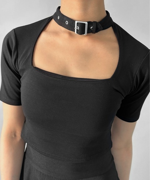 LVEU.(ラブユ.)の「【LVEU.】ベルトチョーカーニットトップス / トップス ベルト ハイネック オープンネック カットソー クロップド ショート ブラック(Tシャツ/カットソー・レディース・ブラック・FREE)」の20枚目の写真